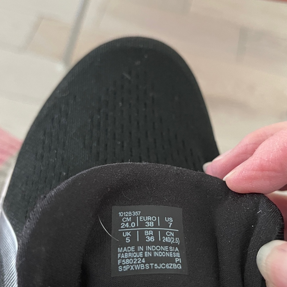 ASICS Gel Black and White Athletic trainers - Picture 8 of 12